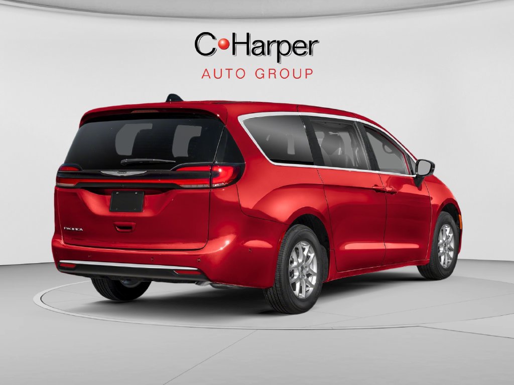 Used 2025 Chrysler Pacifica Select FWD image 2