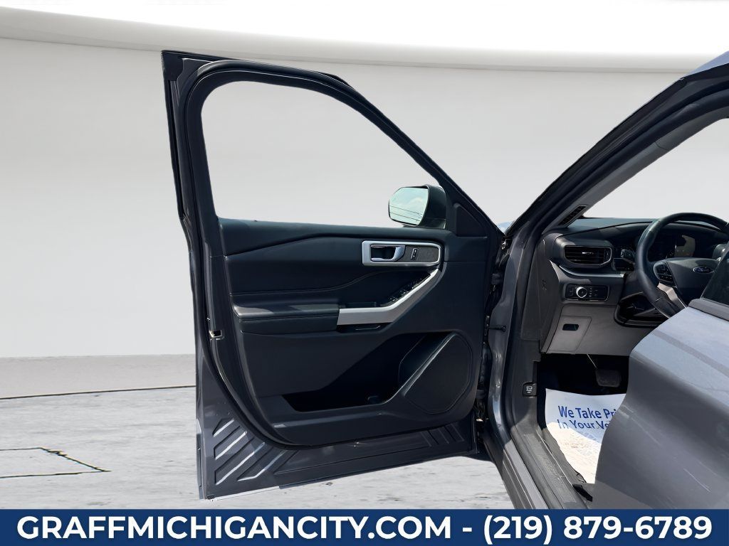 Used 2022 Ford Explorer XLT w/ Equipment Group 202A AWD/4WD image 9