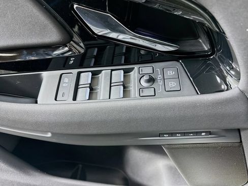 Used 2026 Land Rover Range Rover Evoque S AWD/4WD image 19