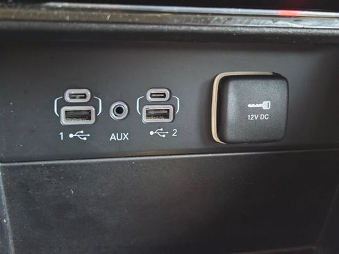 Used 2023 Jeep Grand Cherokee L Limited AWD/4WD image 11
