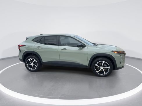 Certified 2024 Chevrolet Trax RS w/ Driver Confidence Package image 10