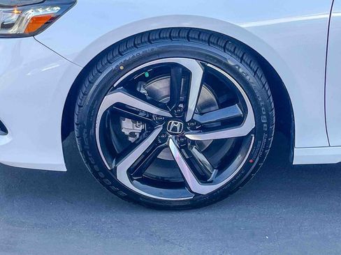 Used 2021 Honda Accord Sport image 9