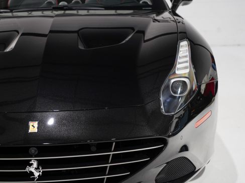 Used 2016 Ferrari California T RWD image 30