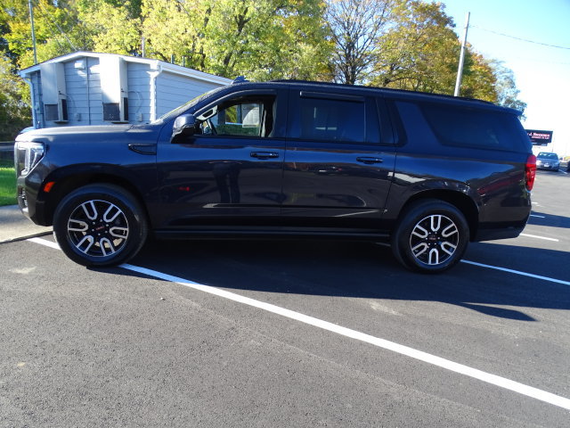 Used 2023 GMC Yukon XL AT4 w/ LPO, Floor Liner Package AWD/4WD image 20