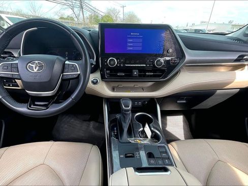 Used 2023 Toyota Highlander Limited image 15