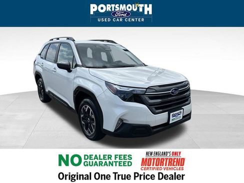 Used 2025 Subaru Forester Premium image 1
