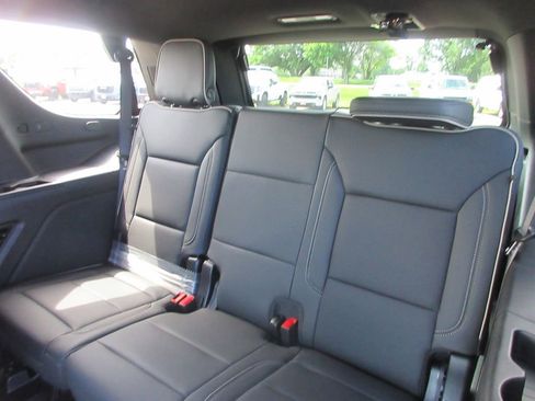 New 2026 GMC Yukon Elevation w/ Elevation Premium Package AWD/4WD image 13
