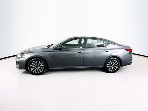 Used 2024 Nissan Altima 2.5 SV image 4