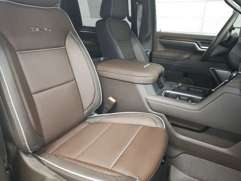 New 2026 GMC Sierra 2500 Denali w/ Denali Reserve Package AWD/4WD image 9
