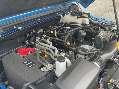 Used 2023 Jeep Gladiator Sport AWD/4WD image 48