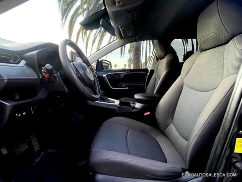 Used 2022 Toyota RAV4 LE image 16