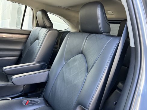 Used 2021 Toyota Highlander Platinum FWD image 31