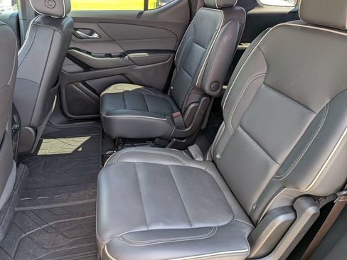 Used 2023 Chevrolet Traverse Premier FWD image 26