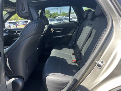Used 2024 Mercedes-Benz GLC 300 4MATIC image 32