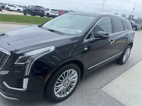 Used 2020 Cadillac XT5 Premium Luxury w/ Platinum Package AWD/4WD image 2