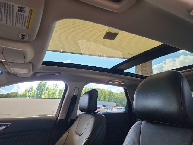 Used 2018 Ford Edge Titanium w/ Equipment Group 301A FWD image 19