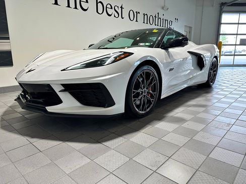 Used 2023 Chevrolet Corvette Stingray Premium Conv w/ Z51 Performance Package RWD image 8