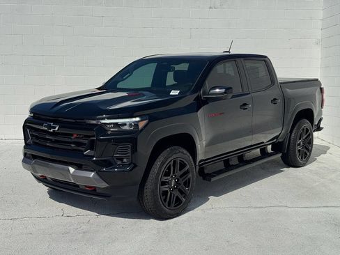 Used 2025 Chevrolet Colorado Z71 w/ Technology Package AWD/4WD image 11