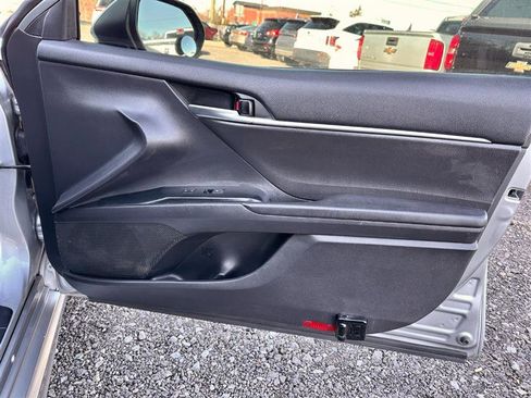 Used 2020 Toyota Camry SE image 13