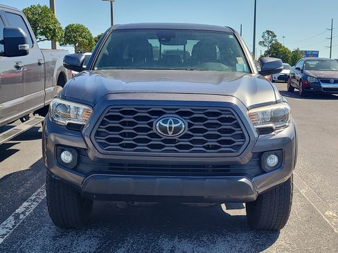 Used 2020 Toyota Tacoma TRD Off-Road w/ TRD Premium Off Road Package AWD/4WD image 2