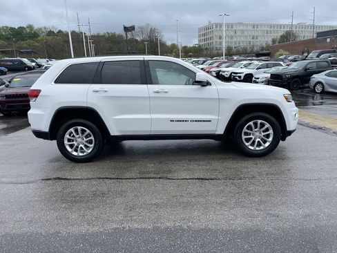 Used 2022 Jeep Grand Cherokee Laredo E AWD/4WD image 7