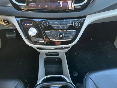 Used 2024 Chrysler Pacifica Touring-L FWD image 34