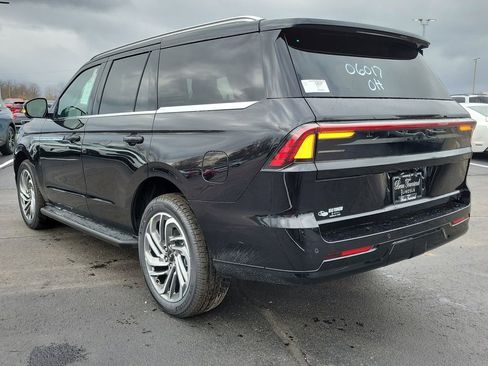 New 2026 Lincoln Navigator Premiere image 6