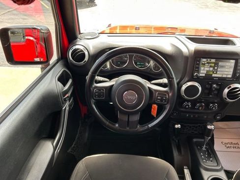 Used 2015 Jeep Wrangler Unlimited Sahara w/ Connectivity Group AWD/4WD image 22