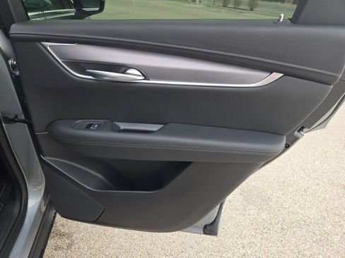 New 2026 Cadillac XT5 Luxury image 9