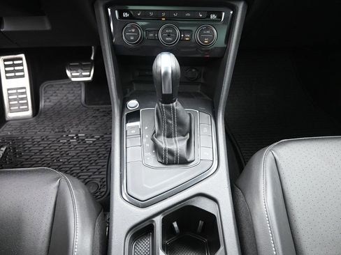 Used 2021 Volkswagen Tiguan SE R-Line image 13