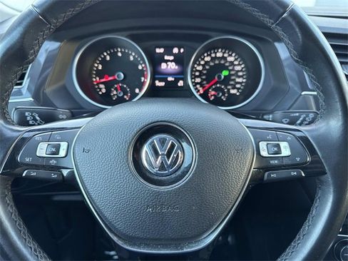 Used 2019 Volkswagen Tiguan SE image 17