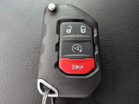 Used 2023 Jeep Gladiator Overland AWD/4WD image 30