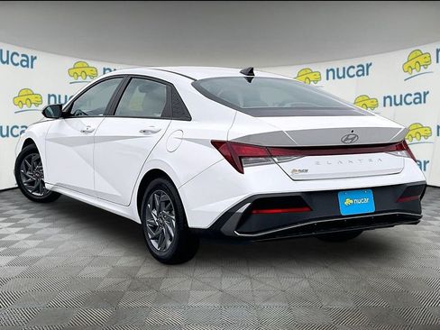 Used 2024 Hyundai Elantra SEL FWD image 4