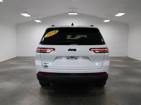 Used 2024 Jeep Grand Cherokee L Altitude AWD/4WD image 8
