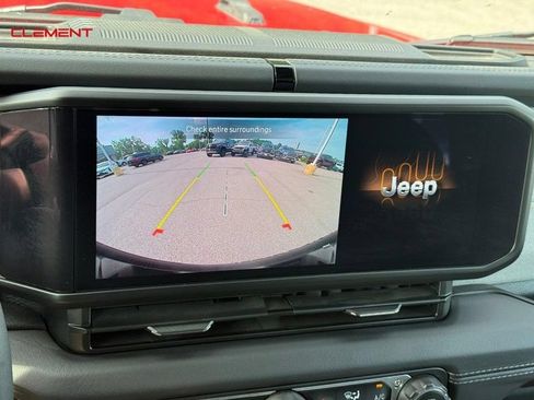 Used 2025 Jeep Wrangler Unlimited Sahara AWD/4WD image 29