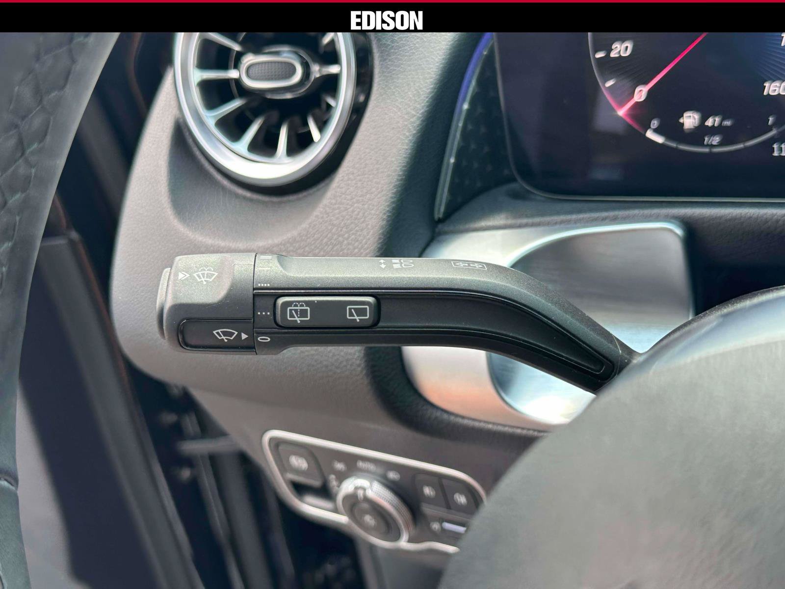 Used 2024 Mercedes-Benz GLB 250 4MATIC image 24