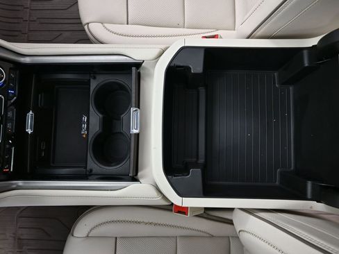 Used 2023 GMC Yukon XL Denali image 38