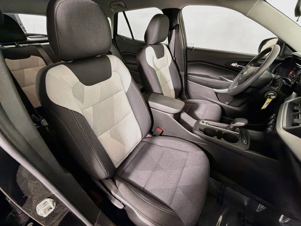 Used 2024 Chevrolet Trax LS FWD image 25