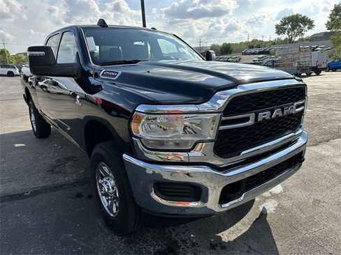 Used 2024 RAM 2500 Tradesman w/ Chrome Appearance Group image 4