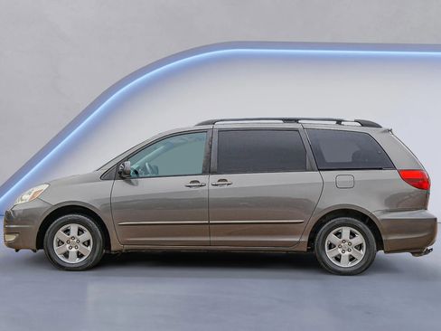 Used 2004 Toyota Sienna XLE Limited image 16