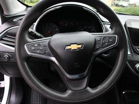 Used 2019 Chevrolet Malibu LT FWD image 19