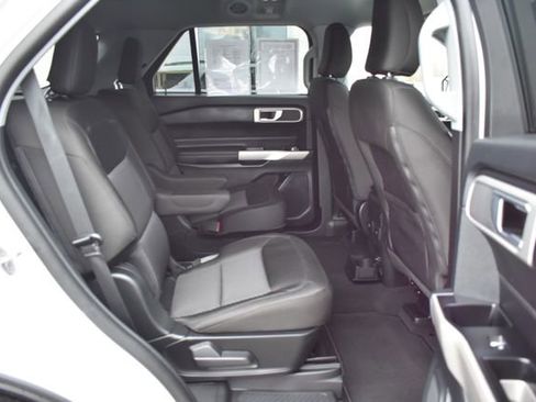 Used 2023 Ford Explorer XLT image 38