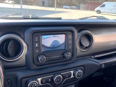 Used 2018 Jeep Wrangler Unlimited Sport S image 27