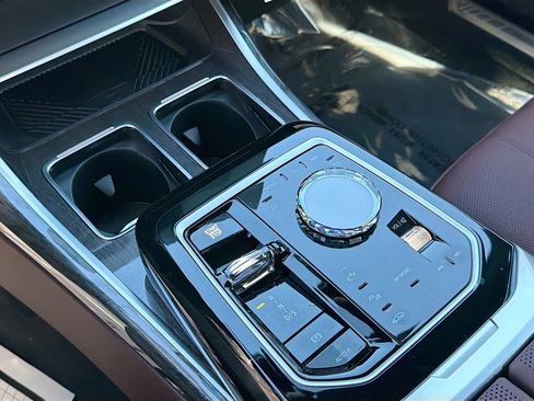New 2026 BMW 750e xDrive w/ Executive Package image 29