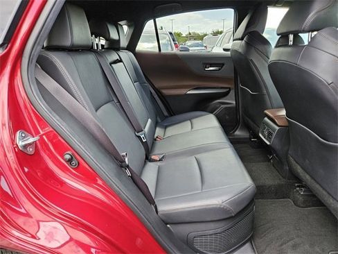 Used 2022 Toyota Venza XLE image 10