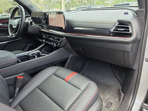 Used 2024 Chevrolet Traverse RS w/ LPO, Floor Liner Package FWD image 14