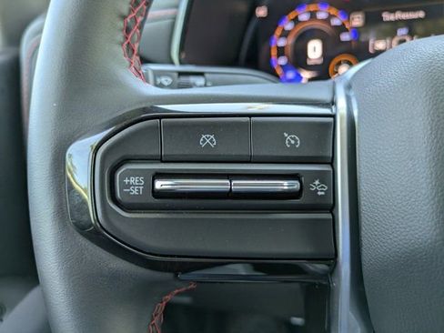 Used 2024 Chevrolet Colorado Z71 w/ Z71 Convenience Package 2 AWD/4WD image 21