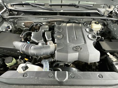 Used 2019 Toyota 4Runner SR5 AWD/4WD image 29