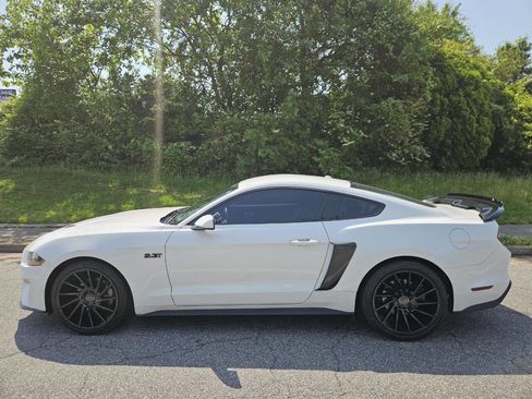 Used 2019 Ford Mustang Coupe RWD image 2
