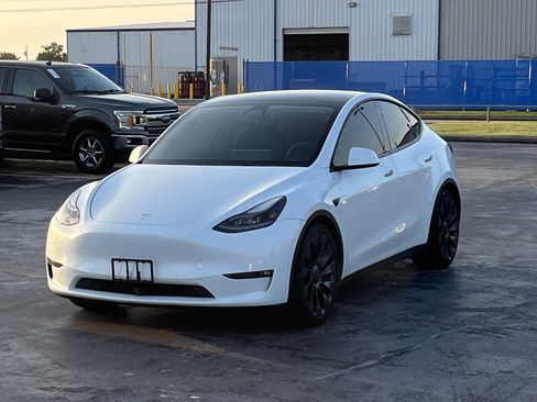 Used 2022 Tesla Model Y Performance AWD/4WD image 3
